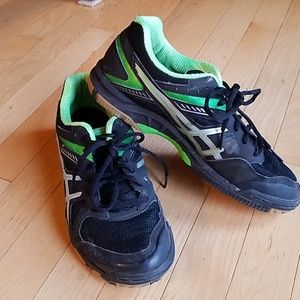 Asics size 8 court/Volleyball shoes